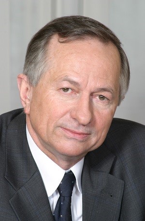 Prof. Pluta ponownie na czele Polskiego Towarzystwa Farmaceutycznego